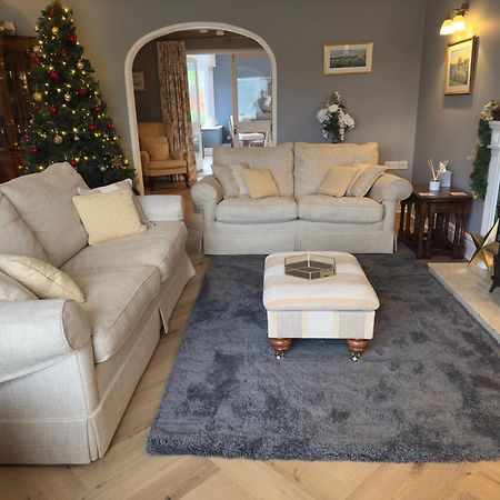 Vast, Elegant Home With Indoor Pool & Sauna Near Popular Golf Course 킹스턴 외부 사진