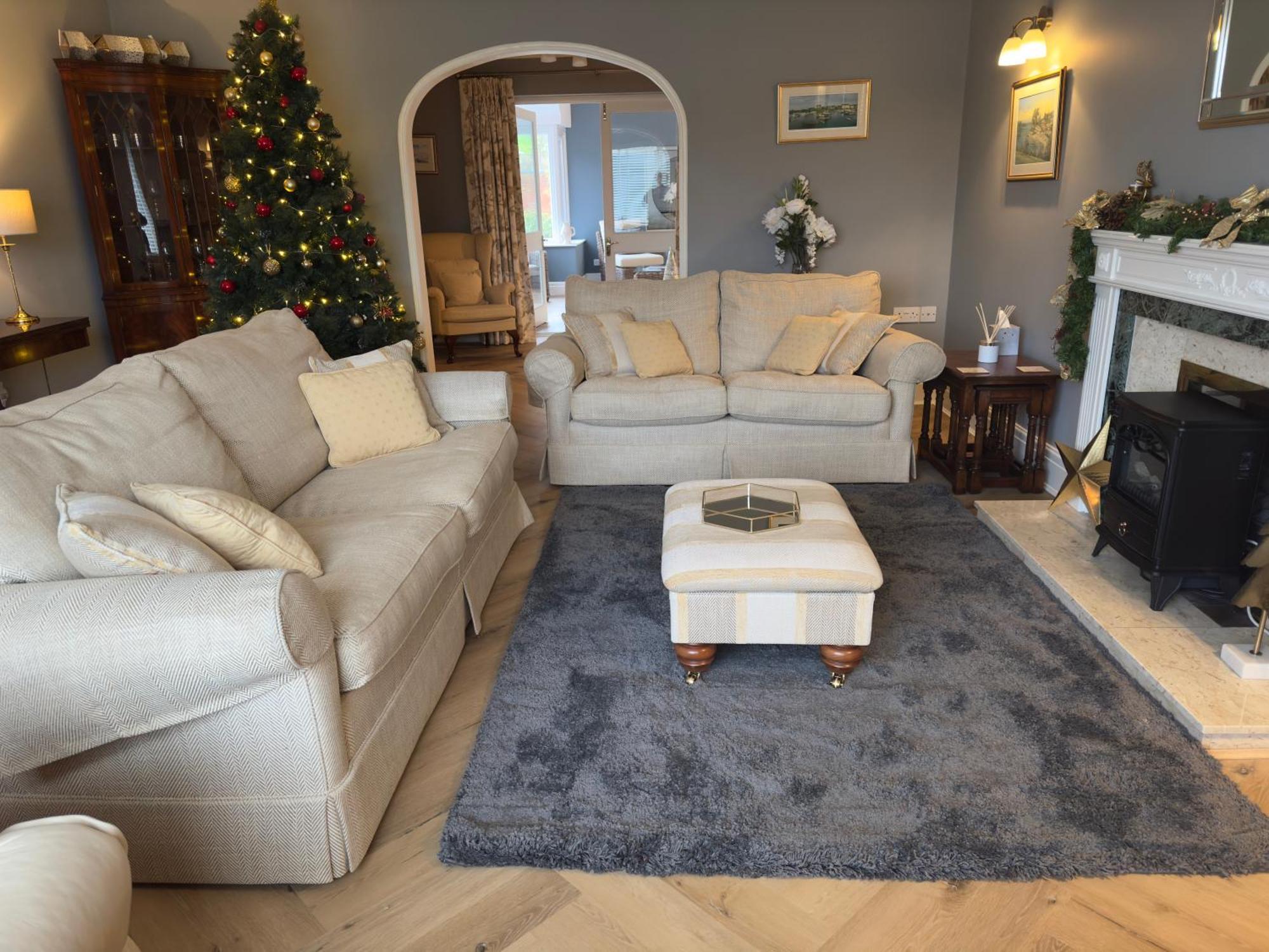 Vast, Elegant Home With Indoor Pool & Sauna Near Popular Golf Course 킹스턴 외부 사진
