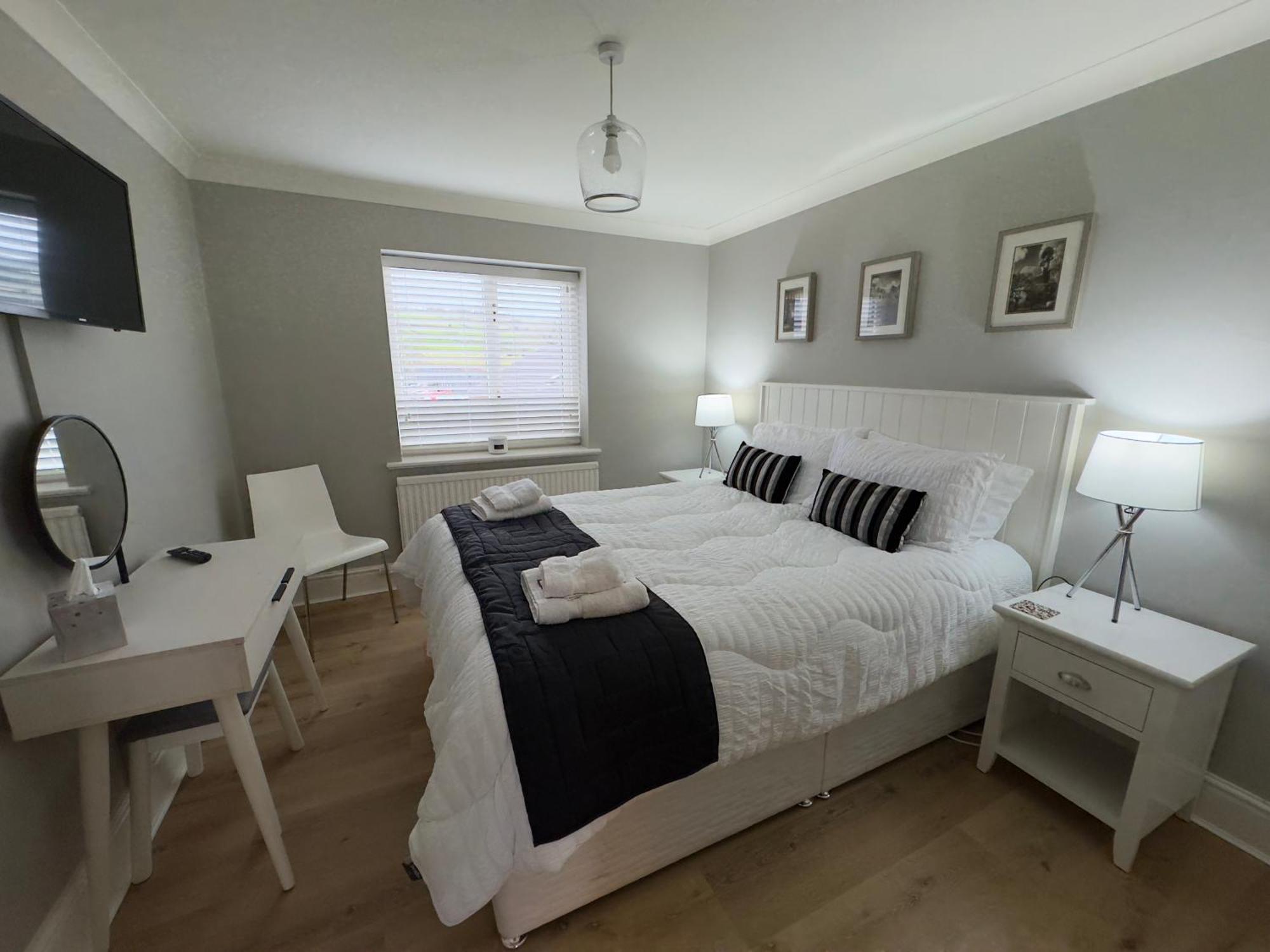 Vast, Elegant Home With Indoor Pool & Sauna Near Popular Golf Course 킹스턴 외부 사진