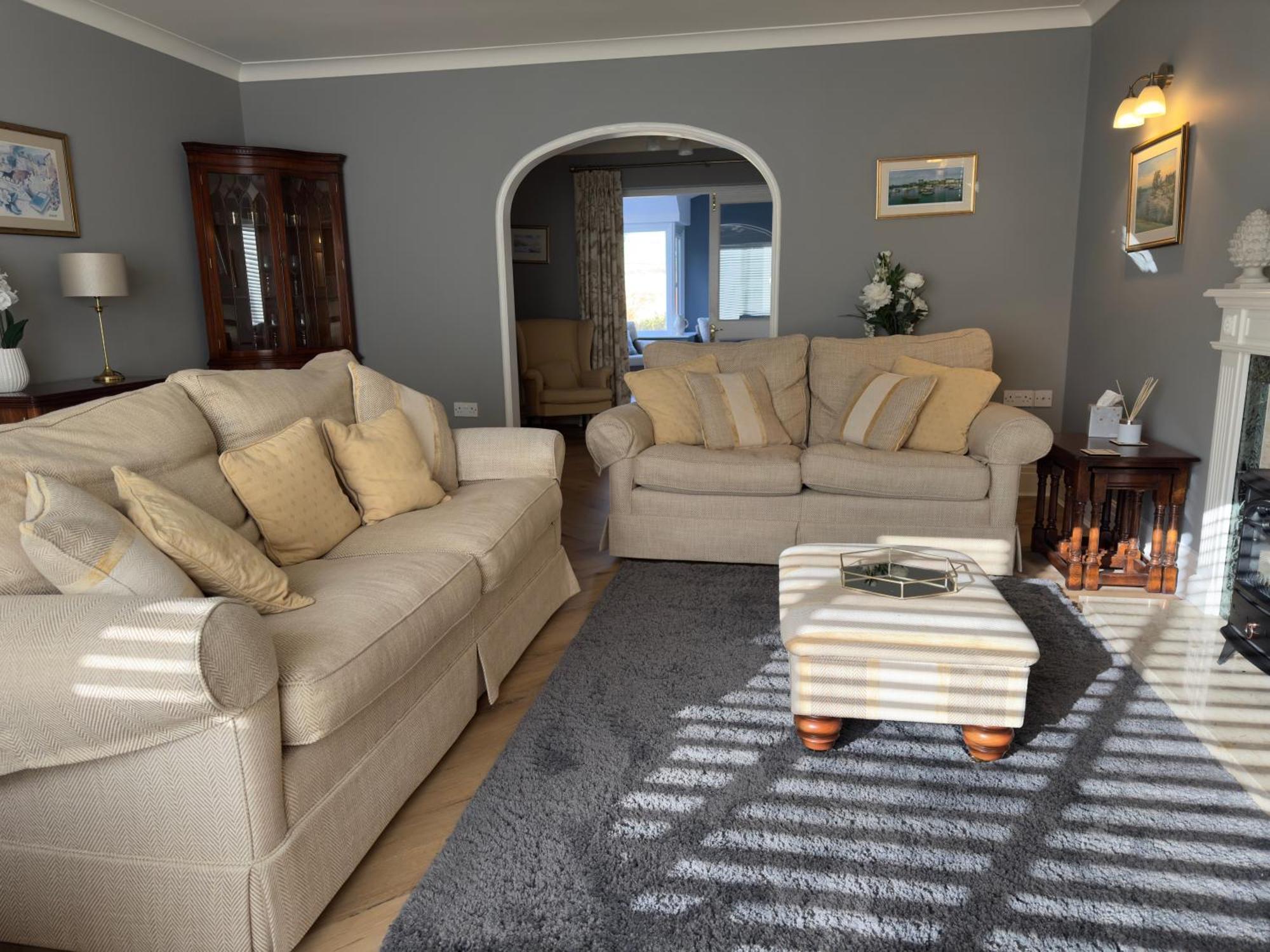 Vast, Elegant Home With Indoor Pool & Sauna Near Popular Golf Course 킹스턴 외부 사진