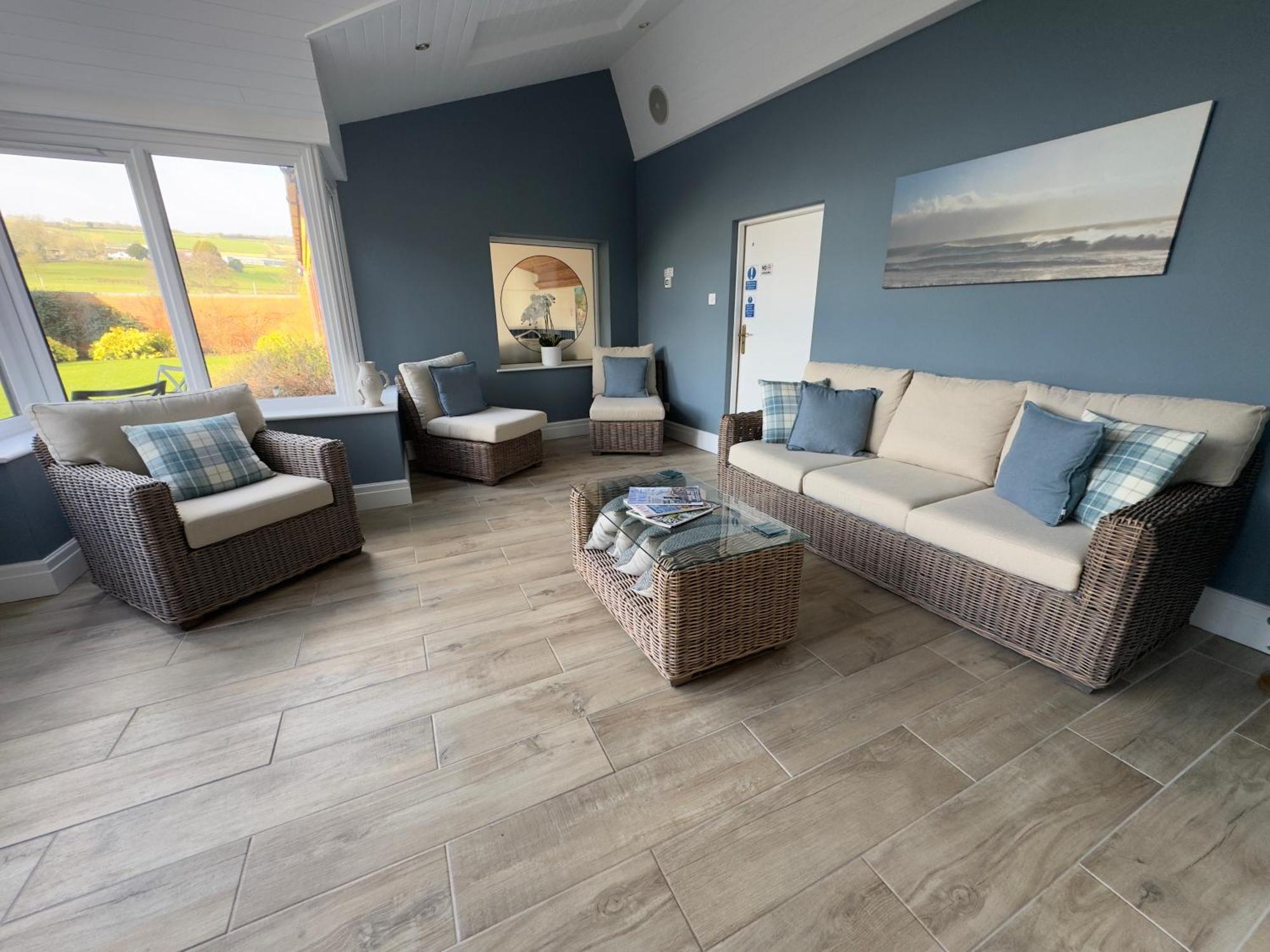 Vast, Elegant Home With Indoor Pool & Sauna Near Popular Golf Course 킹스턴 외부 사진