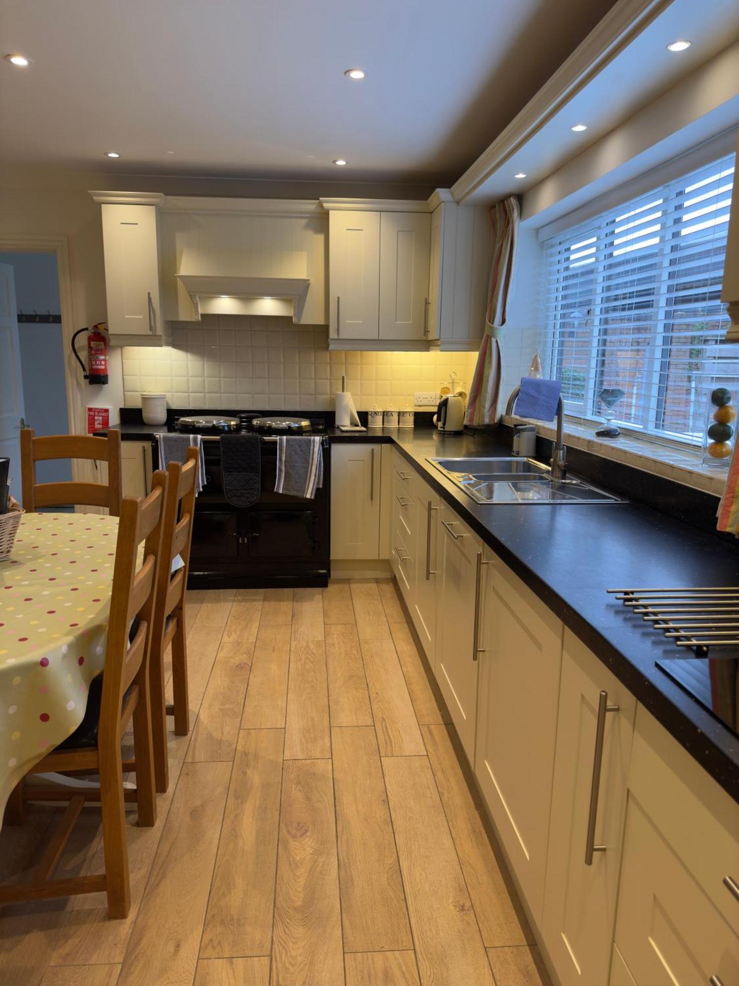 Vast, Elegant Home With Indoor Pool & Sauna Near Popular Golf Course 킹스턴 외부 사진